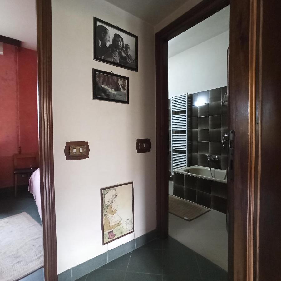 Casa Vincenzo 130 Mq Con Portico Ed Ingresso Esclusivo Dal Giardino Felino Exterior foto