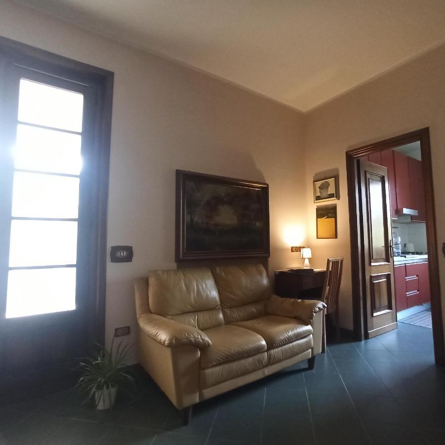 Casa Vincenzo 130 Mq Con Portico Ed Ingresso Esclusivo Dal Giardino Felino Exterior foto
