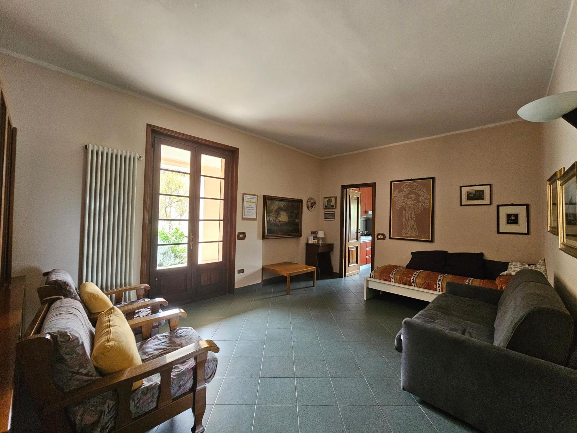 Casa Vincenzo 130 Mq Con Portico Ed Ingresso Esclusivo Dal Giardino Felino Exterior foto